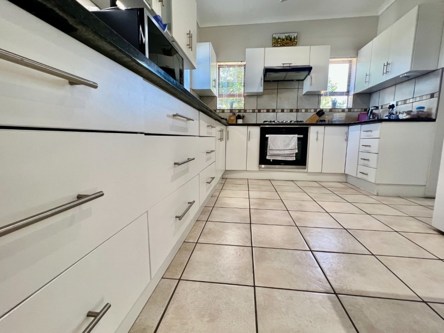 3 Bedroom Property for Sale in Stilbaai Wes Western Cape